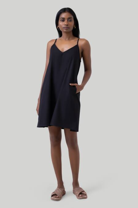 Reistor Black Cotton V-neck Tent V Dress Online at Aza Fashions Reistor_Black Cotton V-neck Tent V Dress _Online_at_Aza_Fashions