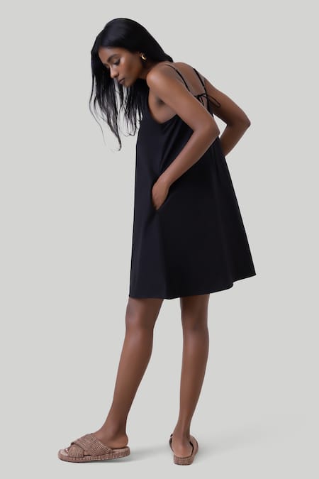 Buy Reistor Black Cotton V-neck Tent V Dress Online at Aza Fashions Buy_Reistor_Black Cotton V-neck Tent V Dress _Online_at_Aza_Fashions