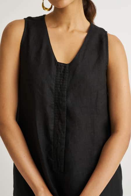 Buy Reistor Black Cotton V-neck Pintuck Placket Romper Online at Aza Fashions Buy_Reistor_Black Cotton V-neck Pintuck Placket Romper _Online_at_Aza_Fashions
