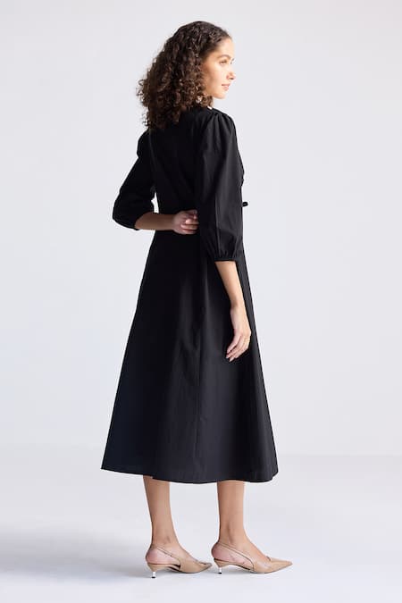 Reistor Embroidered Drawstring V-Neck Dress 