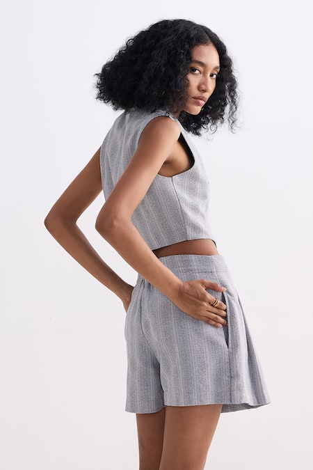 Reistor Cropped Button-Down Notched Collar Vest 