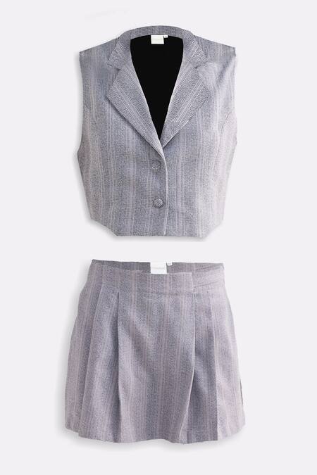 Reistor_Gray Cotton Notched Neck Cropped Vest And Pleated Skorts Set _at_Aza_Fashions