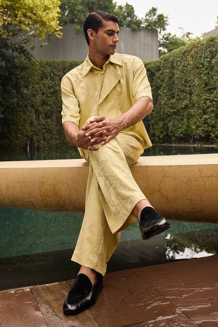Buy_Therealb_Yellow Jacquard Patterned Shirt And Trouser Set 