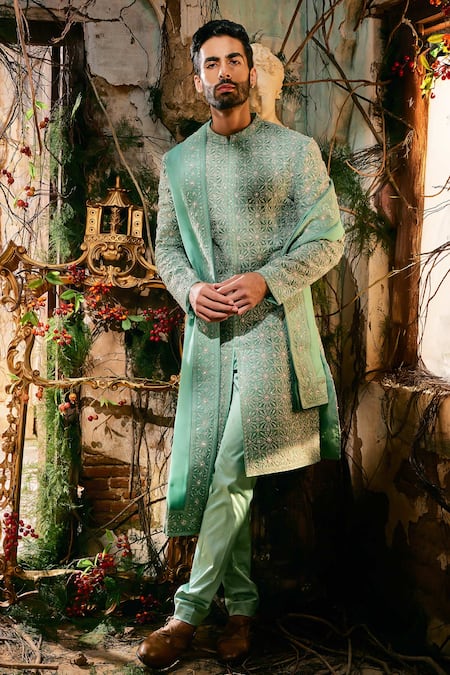 Varun Chakkilam Hatchedline Embroidered Sherwani Set 