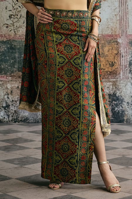 Buy_SAANJH BY LEA_Navy Modal, Satin Mirrors, Embroidery, Zari Kavya Ajrakh Hand Skirt Set 