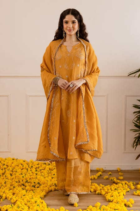 ASRUMO Zari & Taari Embroidered Kurta Set 