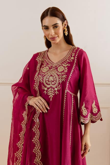 ASRUMO_Magenta Chanderi, Organza Embroidery, Zari, Lace V-neck And Taari Kurta Set _at_Aza_Fashions
