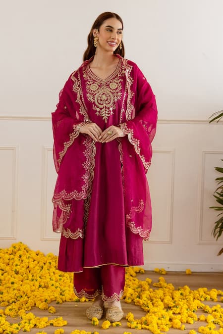 Buy_ASRUMO_Magenta Chanderi, Organza Embroidery, Zari, Lace V-neck And Taari Kurta Set 
