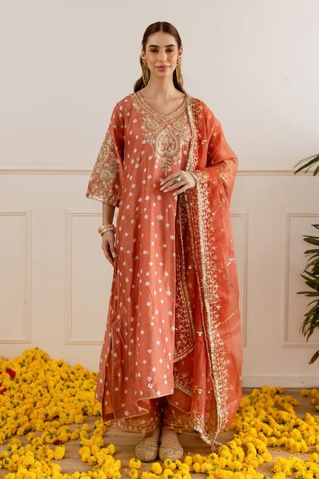 ASRUMO Rust Chanderi, Organza Embroidery, Zari V-neck Bandhej Taari Kurta Set at Aza Fashions ASRUMO_Rust Chanderi, Organza Embroidery, Zari V-neck Bandhej Taari Kurta Set _at_Aza_Fashions