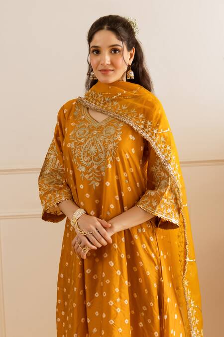Buy_ASRUMO_Mustard Chanderi, Organza Embroidery, Zari V-neck Bandhej Aari-zari Kurta Set _Online_at_Aza_Fashions