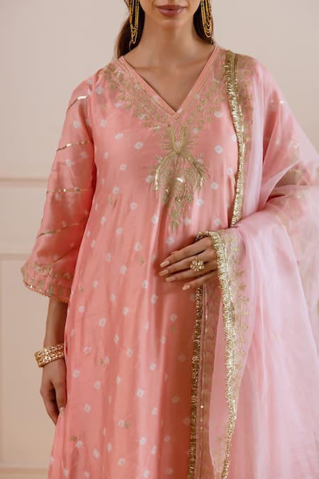 ASRUMO_Peach Chanderi, Organza Embroidery, Zari V-neck Bandhej Kurta Pant Set _at_Aza_Fashions
