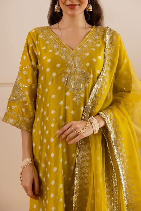 ASRUMO Yellow Chanderi, Organza Embroidery, Zari V-neck Bandhej Taari Kurta Set Online at Aza Fashions ASRUMO_Yellow Chanderi, Organza Embroidery, Zari V-neck Bandhej Taari Kurta Set _Online_at_Aza_Fashions