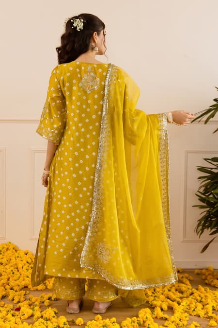 Shop ASRUMO Yellow Chanderi, Organza Embroidery, Zari V-neck Bandhej Taari Kurta Set at Aza Fashions Shop_ASRUMO_Yellow Chanderi, Organza Embroidery, Zari V-neck Bandhej Taari Kurta Set _at_Aza_Fashions