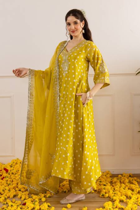 Buy ASRUMO Yellow Chanderi, Organza Embroidery, Zari V-neck Bandhej Taari Kurta Set Buy_ASRUMO_Yellow Chanderi, Organza Embroidery, Zari V-neck Bandhej Taari Kurta Set