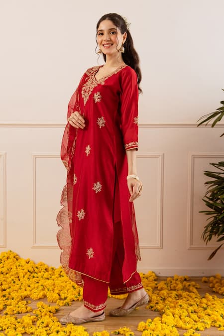 Buy_ASRUMO_Red Chanderi, Organza Zari, Embroidery, Applique V-neck Kurta Pant Set _Online_at_Aza_Fashions