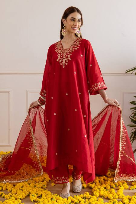 Buy_ASRUMO_Red Chanderi, Organza Embroidery, Zari V-neck Kurta Set _Online_at_Aza_Fashions