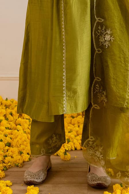 ASRUMO_Olive Green Chanderi, Organza Embroidery, Zari V-neck And Taari Kurta Set _Online_at_Aza_Fashions