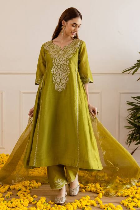 Buy_ASRUMO_Olive Green Chanderi, Organza Embroidery, Zari V-neck And Taari Kurta Set _Online_at_Aza_Fashions