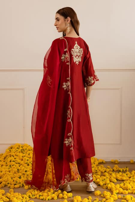 ASRUMO Chanderi Zari & Taari Embroidered Kurta Set 