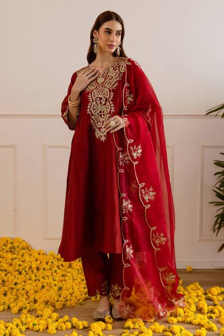 ASRUMO_Maroon Chanderi, Organza Embroidery, Zari, Lace Split V-neck And Taari Kurta Set _Online_at_Aza_Fashions