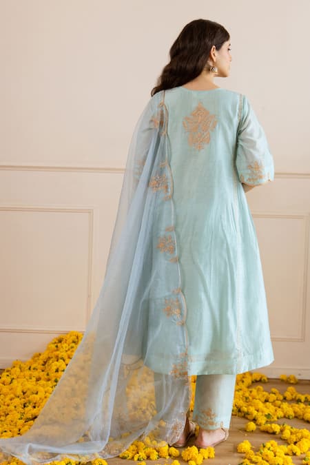 ASRUMO Chanderi Zari & Taari Embroidered Kurta Set 