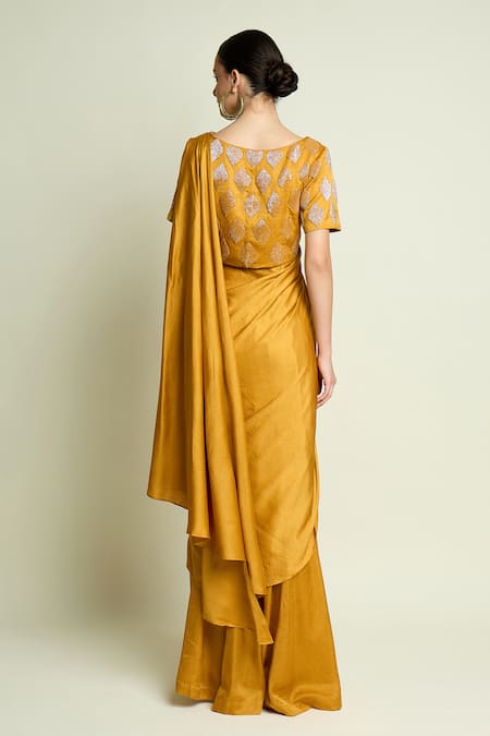 Aakaar Geometric Sequin Blouse With Pre-Draped Saree 