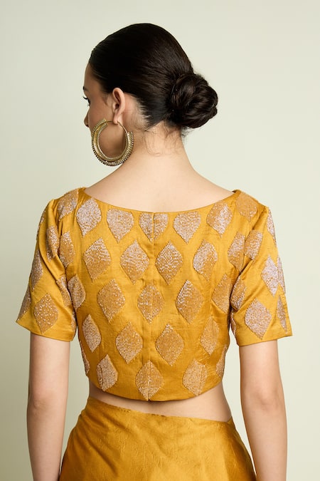 Buy_Aakaar_Yellow Silk Sequins, Embroidery Boat Geometric Blouse With Pre-draped Saree 