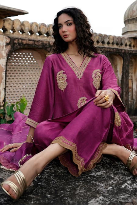 Charu Makkar_Purple Silk, Organza Embroidery, Zari V-neck Preeto Kurta Set _Online_at_Aza_Fashions