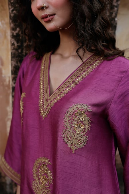 Buy_Charu Makkar_Purple Silk, Organza Embroidery, Zari V-neck Preeto Kurta Set _Online_at_Aza_Fashions