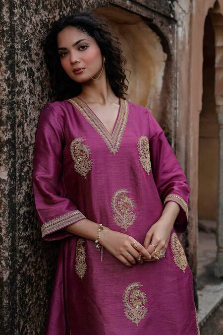 Shop_Charu Makkar_Purple Silk, Organza Embroidery, Zari V-neck Preeto Kurta Set 