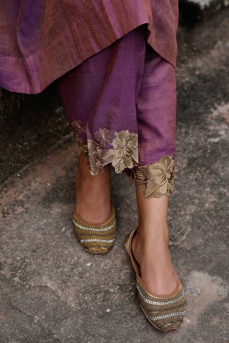 Shop Charu Makkar Purple Chanderi, Cotton, Organza Embroidery V-neck Sukhi Kurta Set Online at Aza Fashions Shop_Charu Makkar_Purple Chanderi, Cotton, Organza Embroidery V-neck Sukhi Kurta Set _Online_at_Aza_Fashions
