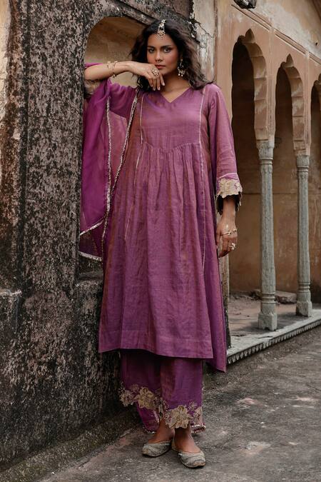Buy Charu Makkar Purple Chanderi, Cotton, Organza Embroidery V-neck Sukhi Kurta Set Buy_Charu Makkar_Purple Chanderi, Cotton, Organza Embroidery V-neck Sukhi Kurta Set