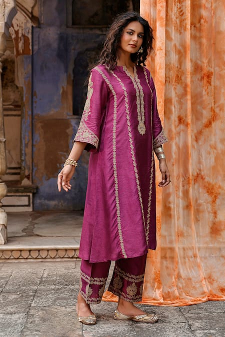 Buy Charu Makkar Purple Silk, Organza Embroidery Split V-neck Sohni Kurta Set Buy_Charu Makkar_Purple Silk, Organza Embroidery Split V-neck Sohni Kurta Set
