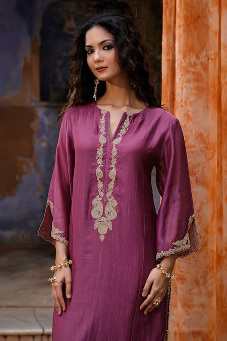 Charu Makkar Purple Chanderi, Organza Embroidery, Zari Split V-neck Muskaan Kurta Set Online at Aza Fashions Charu Makkar_Purple Chanderi, Organza Embroidery, Zari Split V-neck Muskaan Kurta Set _Online_at_Aza_Fashions