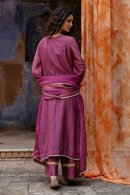 Shop Charu Makkar Purple Chanderi, Organza Embroidery, Zari Split V-neck Muskaan Kurta Set at Aza Fashions Shop_Charu Makkar_Purple Chanderi, Organza Embroidery, Zari Split V-neck Muskaan Kurta Set _at_Aza_Fashions