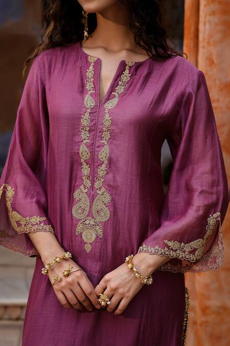 Buy Charu Makkar Purple Chanderi, Organza Embroidery, Zari Split V-neck Muskaan Kurta Set Buy_Charu Makkar_Purple Chanderi, Organza Embroidery, Zari Split V-neck Muskaan Kurta Set