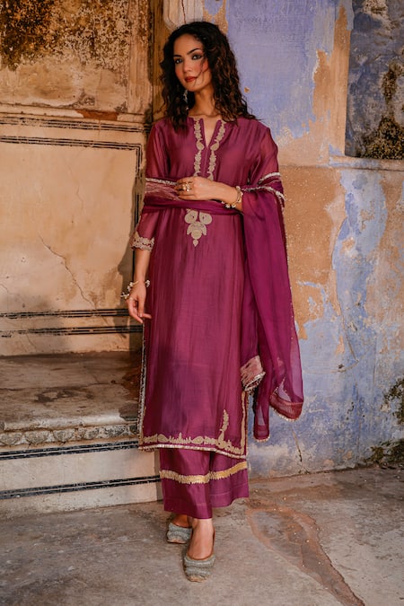 Shop Charu Makkar Purple Chanderi, Organza Embroidery, Zari Split V-neck Muskaan Kurta Set Shop_Charu Makkar_Purple Chanderi, Organza Embroidery, Zari Split V-neck Muskaan Kurta Set