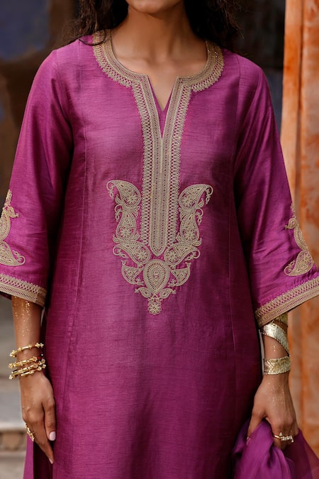 Charu Makkar Purple Silk, Organza Embroidery, Zari Split V-neck Raha Kurta Set Online at Aza Fashions Charu Makkar_Purple Silk, Organza Embroidery, Zari Split V-neck Raha Kurta Set _Online_at_Aza_Fashions