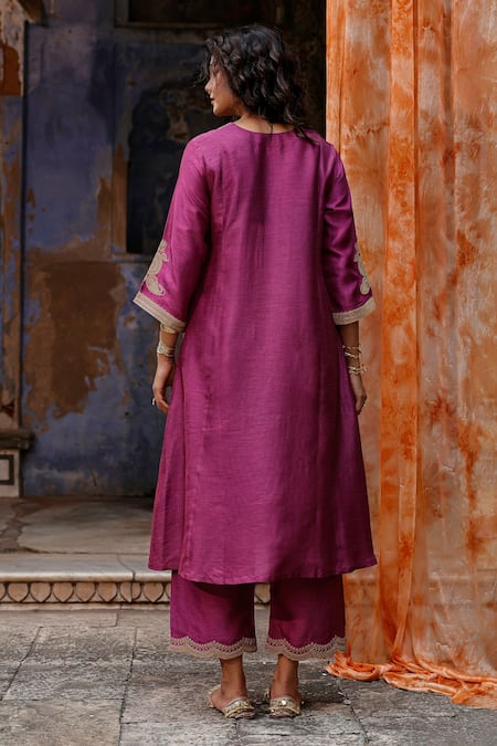 Shop Charu Makkar Purple Silk, Organza Embroidery, Zari Split V-neck Raha Kurta Set at Aza Fashions Shop_Charu Makkar_Purple Silk, Organza Embroidery, Zari Split V-neck Raha Kurta Set _at_Aza_Fashions