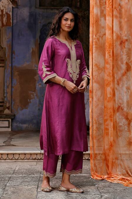 Charu Makkar Purple Silk, Organza Embroidery, Zari Split V-neck Raha Kurta Set at Aza Fashions Charu Makkar_Purple Silk, Organza Embroidery, Zari Split V-neck Raha Kurta Set _at_Aza_Fashions