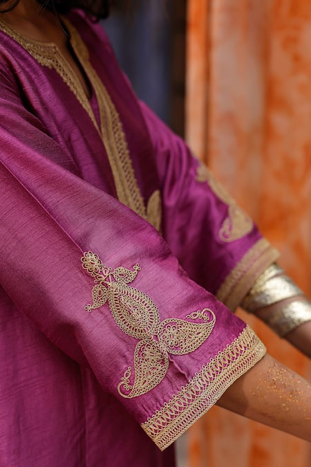 Buy Charu Makkar Purple Silk, Organza Embroidery, Zari Split V-neck Raha Kurta Set Buy_Charu Makkar_Purple Silk, Organza Embroidery, Zari Split V-neck Raha Kurta Set