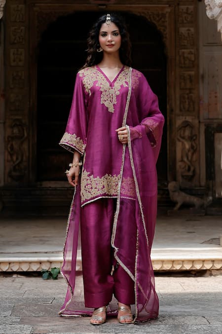 Charu Makkar Sargun Embroidered Kurta Set 