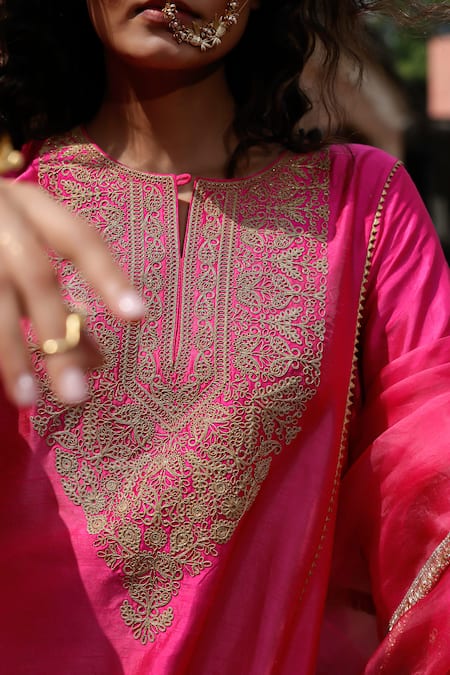 Buy Charu Makkar Pink Silk, Organza Embroidery, Fringe Split V-neck Seerat Kurta Set Buy_Charu Makkar_Pink Silk, Organza Embroidery, Fringe Split V-neck Seerat Kurta Set