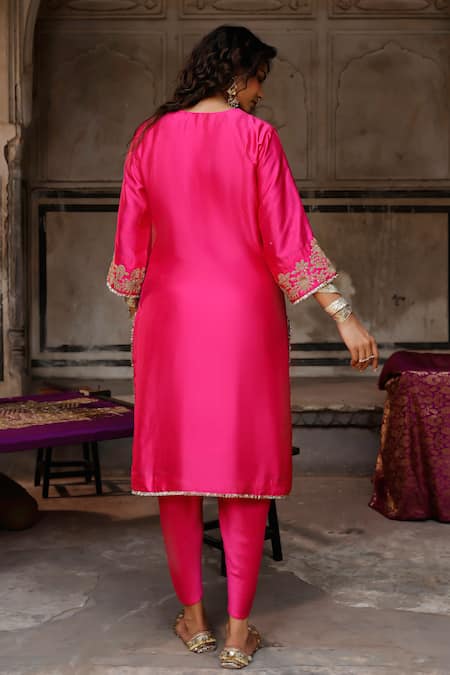 Shop Charu Makkar Pink Silk, Organza Embroidery, Sequins Split V-neck Basant Kurta Set at Aza Fashions Shop_Charu Makkar_Pink Silk, Organza Embroidery, Sequins Split V-neck Basant Kurta Set _at_Aza_Fashions
