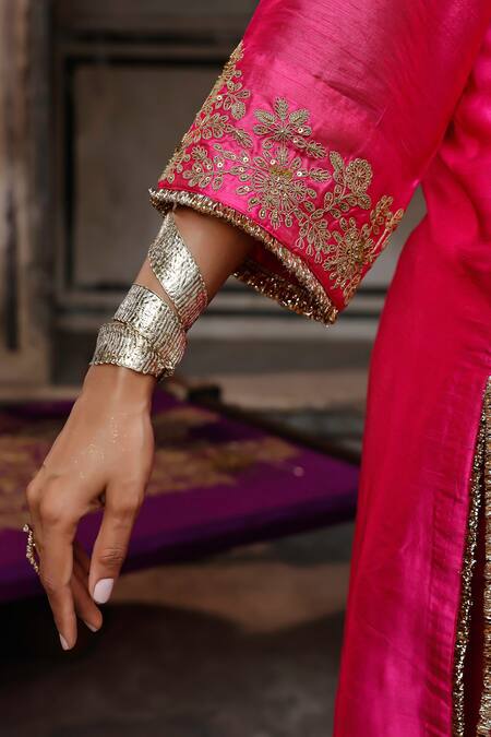 Shop Charu Makkar Pink Silk, Organza Embroidery, Sequins Split V-neck Basant Kurta Set Online at Aza Fashions Shop_Charu Makkar_Pink Silk, Organza Embroidery, Sequins Split V-neck Basant Kurta Set _Online_at_Aza_Fashions