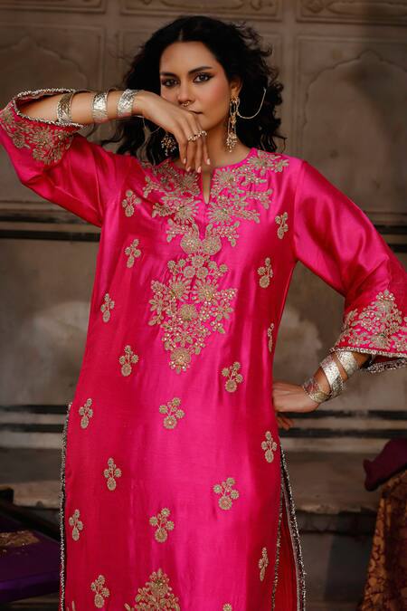 Buy Charu Makkar Pink Silk, Organza Embroidery, Sequins Split V-neck Basant Kurta Set Buy_Charu Makkar_Pink Silk, Organza Embroidery, Sequins Split V-neck Basant Kurta Set