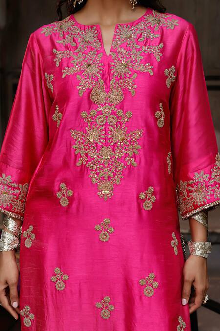 Shop Charu Makkar Pink Silk, Organza Embroidery, Sequins Split V-neck Basant Kurta Set Shop_Charu Makkar_Pink Silk, Organza Embroidery, Sequins Split V-neck Basant Kurta Set