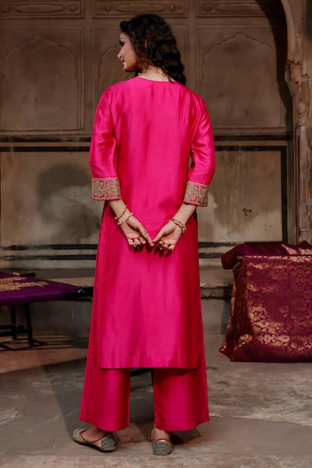 Charu Makkar Shehnaaz Embroidered Kurta Set 