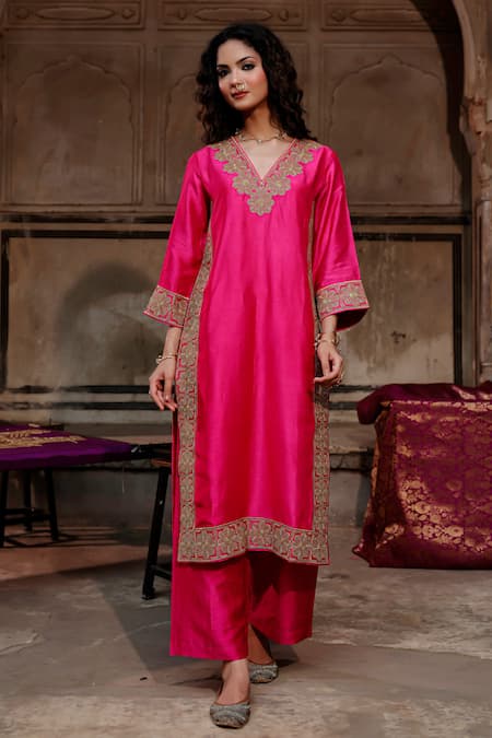 Buy_Charu Makkar_Pink Organza Embroidery, Zari V-neck Shehnaaz Kurta Set _Online_at_Aza_Fashions