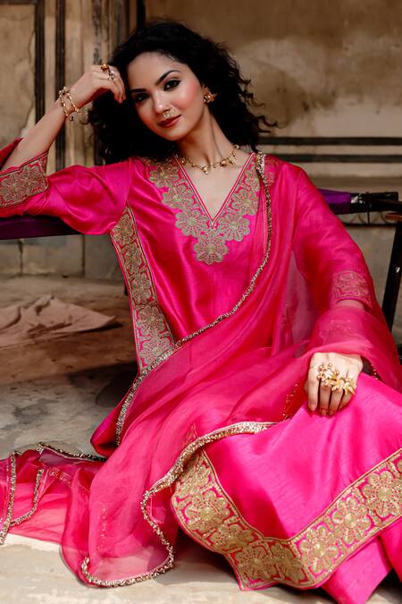 Shop_Charu Makkar_Pink Organza Embroidery, Zari V-neck Shehnaaz Kurta Set _Online_at_Aza_Fashions